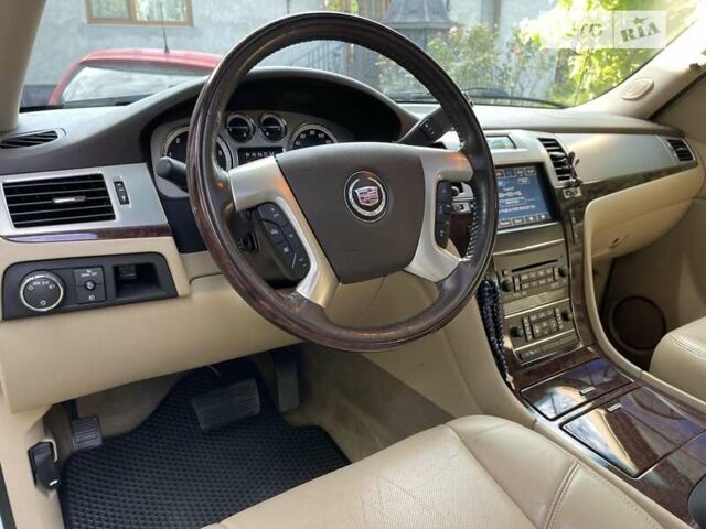 Белый Кадиллак Эскалейд, объемом двигателя 6.2 л и пробегом 239 тыс. км за 34900 $, фото 24 на Automoto.ua