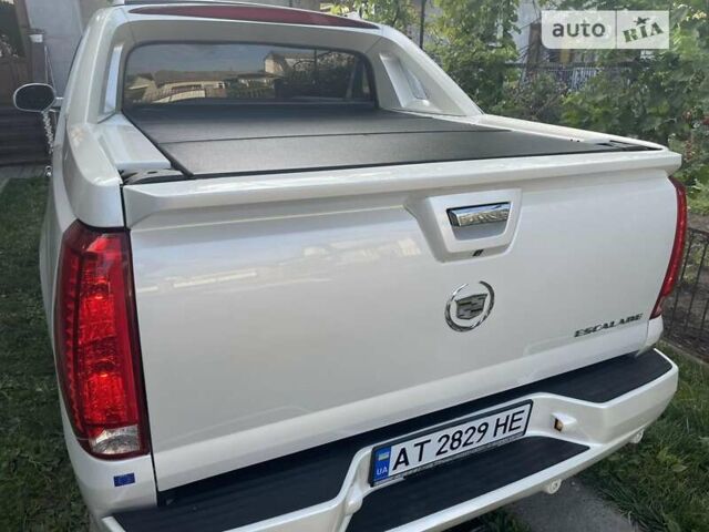 Белый Кадиллак Эскалейд, объемом двигателя 6.2 л и пробегом 239 тыс. км за 34900 $, фото 15 на Automoto.ua