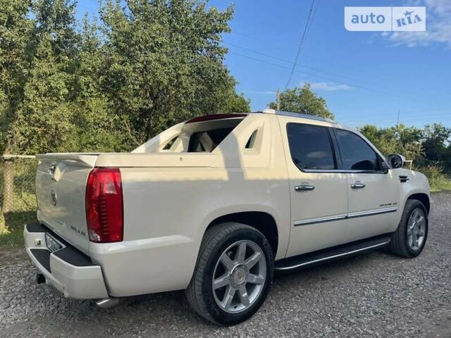 Белый Кадиллак Эскалейд, объемом двигателя 6.2 л и пробегом 239 тыс. км за 34900 $, фото 6 на Automoto.ua