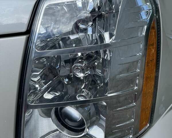 Белый Кадиллак Эскалейд, объемом двигателя 6.2 л и пробегом 239 тыс. км за 34900 $, фото 70 на Automoto.ua