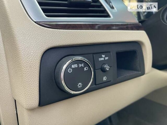 Белый Кадиллак Эскалейд, объемом двигателя 6.2 л и пробегом 239 тыс. км за 34900 $, фото 43 на Automoto.ua