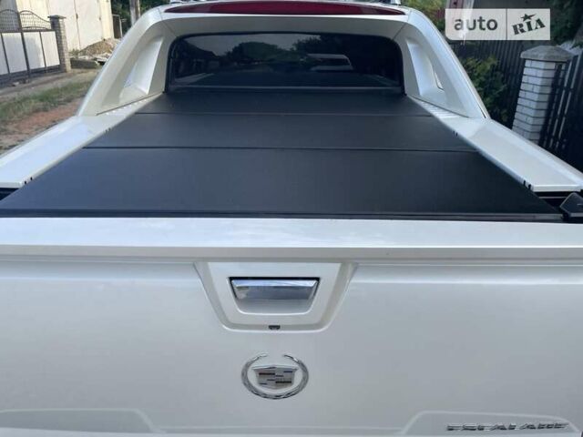 Белый Кадиллак Эскалейд, объемом двигателя 6.2 л и пробегом 239 тыс. км за 34900 $, фото 35 на Automoto.ua