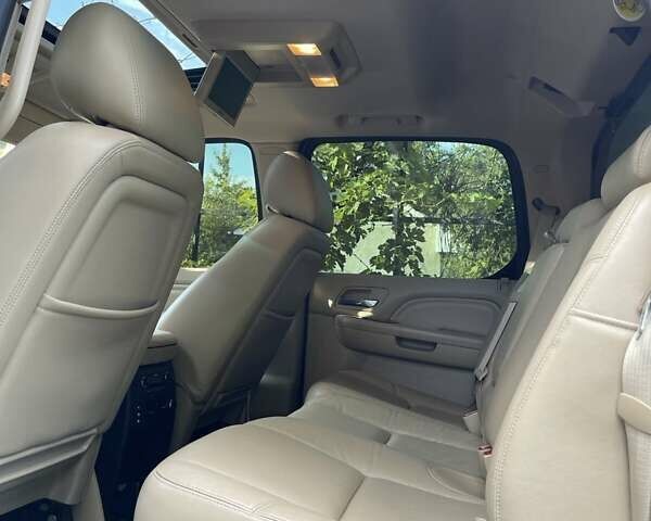 Белый Кадиллак Эскалейд, объемом двигателя 6.2 л и пробегом 239 тыс. км за 34900 $, фото 56 на Automoto.ua