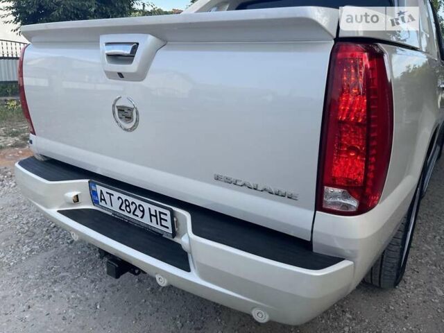 Белый Кадиллак Эскалейд, объемом двигателя 6.2 л и пробегом 239 тыс. км за 34900 $, фото 23 на Automoto.ua