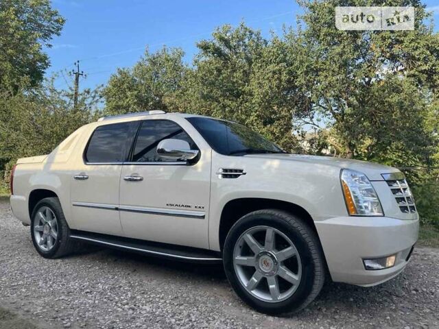 Белый Кадиллак Эскалейд, объемом двигателя 6.2 л и пробегом 239 тыс. км за 34900 $, фото 1 на Automoto.ua