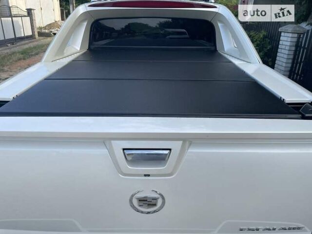 Белый Кадиллак Эскалейд, объемом двигателя 6.2 л и пробегом 239 тыс. км за 34900 $, фото 13 на Automoto.ua