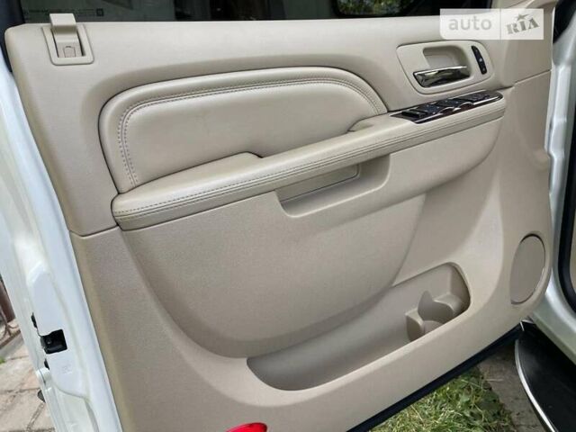 Белый Кадиллак Эскалейд, объемом двигателя 6.2 л и пробегом 239 тыс. км за 34900 $, фото 59 на Automoto.ua