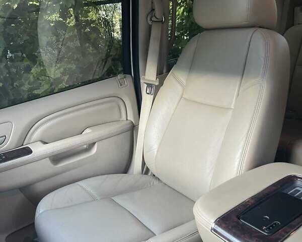 Белый Кадиллак Эскалейд, объемом двигателя 6.2 л и пробегом 239 тыс. км за 34900 $, фото 52 на Automoto.ua