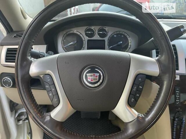 Белый Кадиллак Эскалейд, объемом двигателя 6.2 л и пробегом 239 тыс. км за 34900 $, фото 37 на Automoto.ua