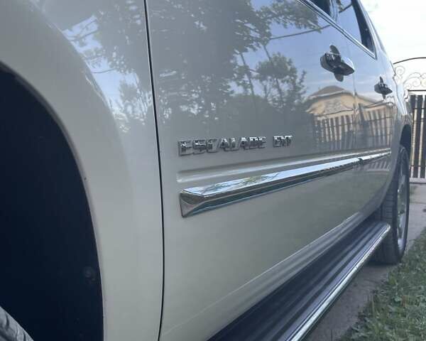 Белый Кадиллак Эскалейд, объемом двигателя 6.2 л и пробегом 239 тыс. км за 34900 $, фото 64 на Automoto.ua