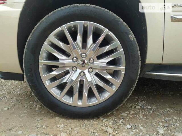 Белый Кадиллак Эскалейд, объемом двигателя 6.2 л и пробегом 239 тыс. км за 34900 $, фото 11 на Automoto.ua