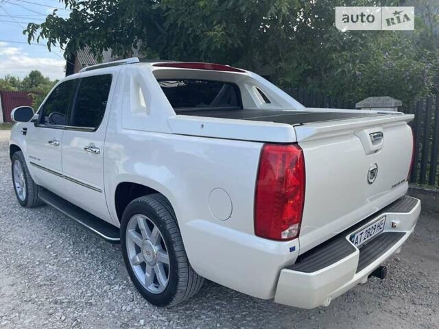 Белый Кадиллак Эскалейд, объемом двигателя 6.2 л и пробегом 239 тыс. км за 34900 $, фото 5 на Automoto.ua