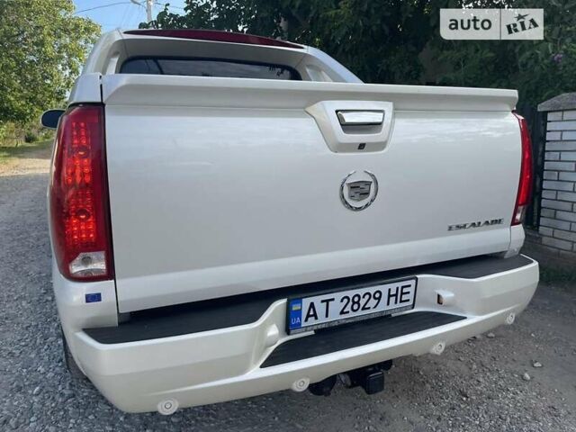 Белый Кадиллак Эскалейд, объемом двигателя 6.2 л и пробегом 239 тыс. км за 34900 $, фото 14 на Automoto.ua
