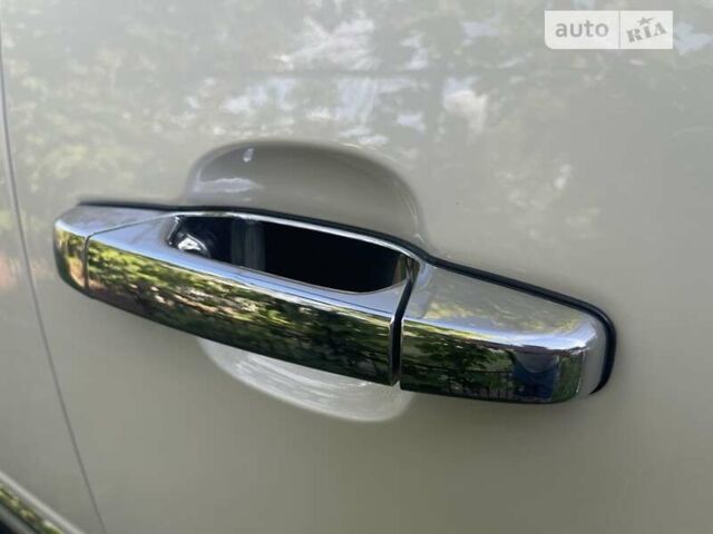 Белый Кадиллак Эскалейд, объемом двигателя 6.2 л и пробегом 239 тыс. км за 34900 $, фото 65 на Automoto.ua