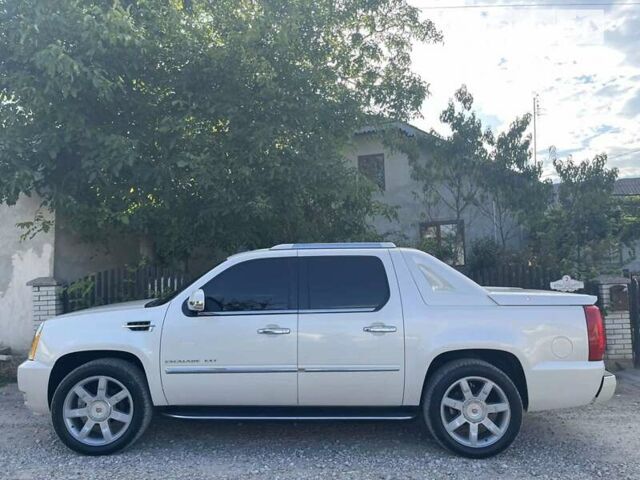 Белый Кадиллак Эскалейд, объемом двигателя 6.2 л и пробегом 239 тыс. км за 34900 $, фото 8 на Automoto.ua