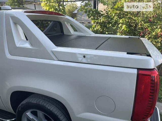 Белый Кадиллак Эскалейд, объемом двигателя 6.2 л и пробегом 239 тыс. км за 34900 $, фото 21 на Automoto.ua