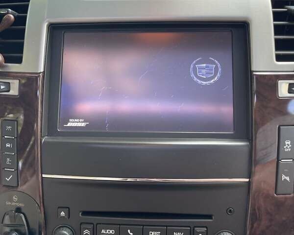 Белый Кадиллак Эскалейд, объемом двигателя 6.2 л и пробегом 239 тыс. км за 34900 $, фото 48 на Automoto.ua