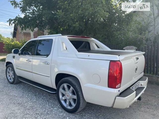 Белый Кадиллак Эскалейд, объемом двигателя 6.2 л и пробегом 239 тыс. км за 34900 $, фото 7 на Automoto.ua