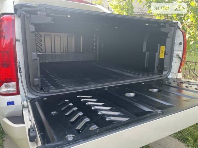 Белый Кадиллак Эскалейд, объемом двигателя 6.2 л и пробегом 239 тыс. км за 34900 $, фото 74 на Automoto.ua