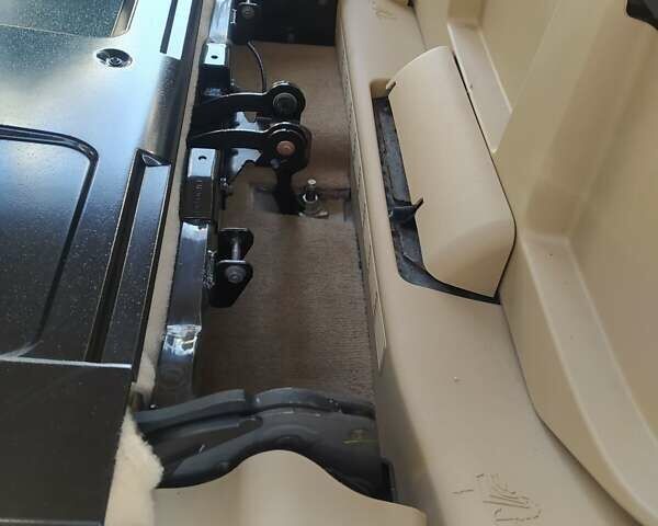 Белый Кадиллак Эскалейд, объемом двигателя 6.2 л и пробегом 239 тыс. км за 34900 $, фото 80 на Automoto.ua