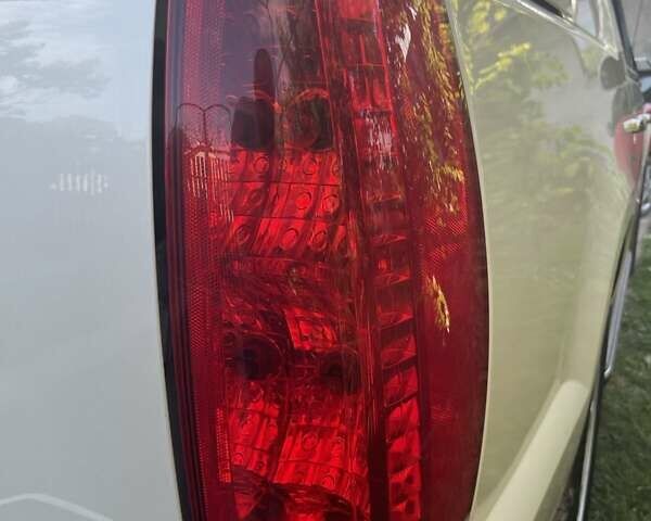 Белый Кадиллак Эскалейд, объемом двигателя 6.2 л и пробегом 239 тыс. км за 34900 $, фото 68 на Automoto.ua