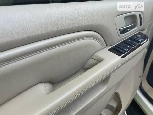 Белый Кадиллак Эскалейд, объемом двигателя 6.2 л и пробегом 239 тыс. км за 34900 $, фото 58 на Automoto.ua