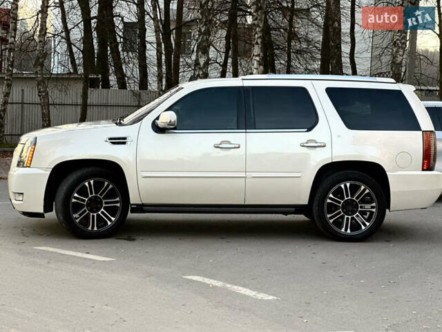 Белый Кадиллак Эскалейд, объемом двигателя 6.2 л и пробегом 220 тыс. км за 28999 $, фото 16 на Automoto.ua
