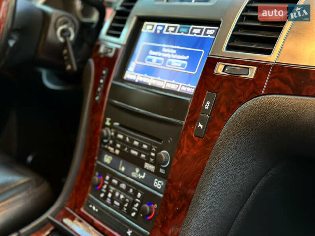 Белый Кадиллак Эскалейд, объемом двигателя 6.2 л и пробегом 220 тыс. км за 28999 $, фото 39 на Automoto.ua