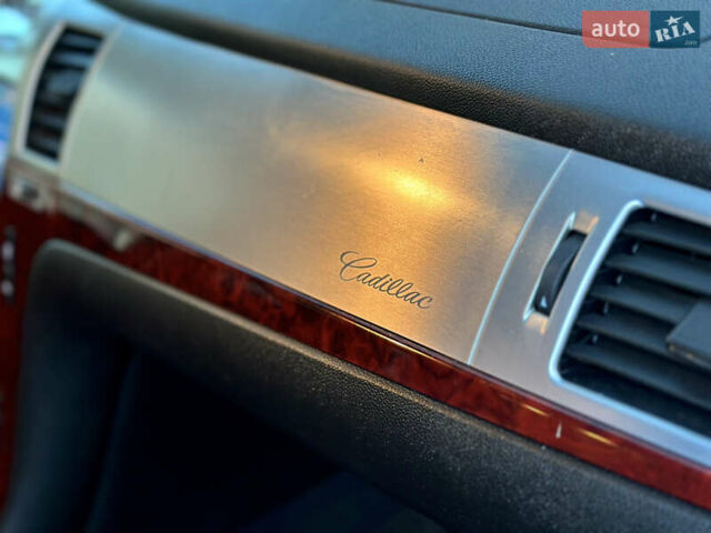 Белый Кадиллак Эскалейд, объемом двигателя 6.2 л и пробегом 220 тыс. км за 28999 $, фото 37 на Automoto.ua