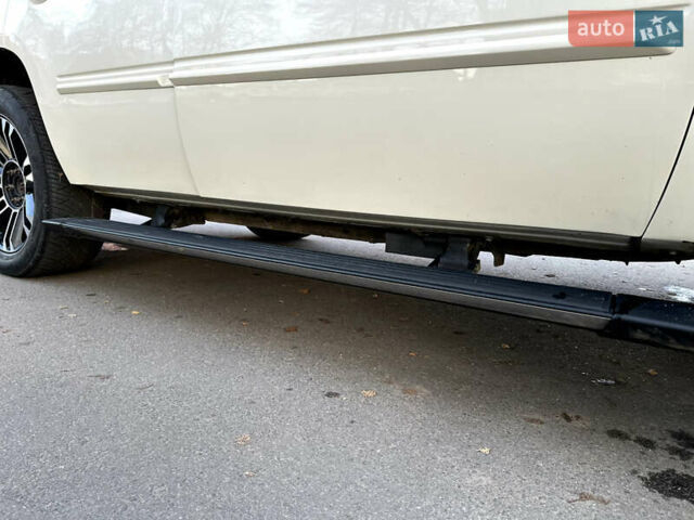 Белый Кадиллак Эскалейд, объемом двигателя 6.2 л и пробегом 220 тыс. км за 28999 $, фото 22 на Automoto.ua