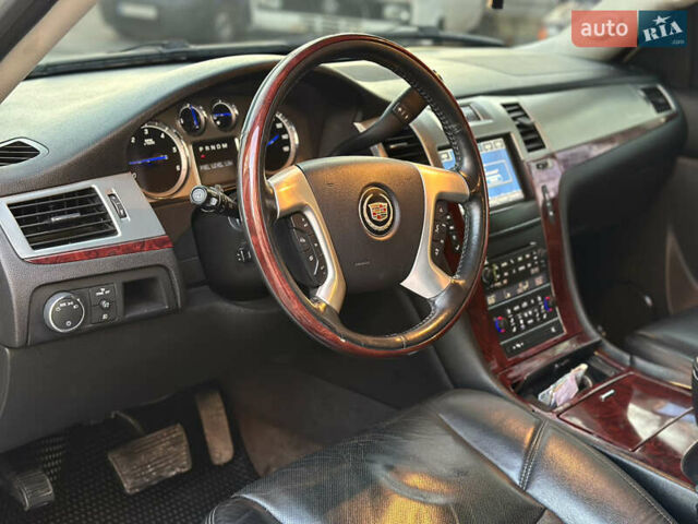 Белый Кадиллак Эскалейд, объемом двигателя 6.2 л и пробегом 220 тыс. км за 28999 $, фото 26 на Automoto.ua