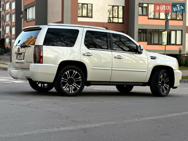 Белый Кадиллак Эскалейд, объемом двигателя 6.2 л и пробегом 220 тыс. км за 28999 $, фото 7 на Automoto.ua
