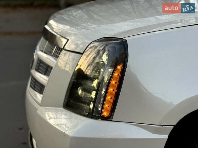 Белый Кадиллак Эскалейд, объемом двигателя 6.2 л и пробегом 220 тыс. км за 28999 $, фото 21 на Automoto.ua