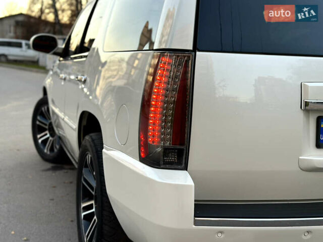 Белый Кадиллак Эскалейд, объемом двигателя 6.2 л и пробегом 220 тыс. км за 28999 $, фото 25 на Automoto.ua