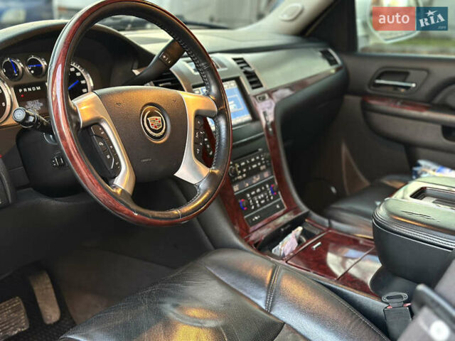 Белый Кадиллак Эскалейд, объемом двигателя 6.2 л и пробегом 220 тыс. км за 28999 $, фото 27 на Automoto.ua