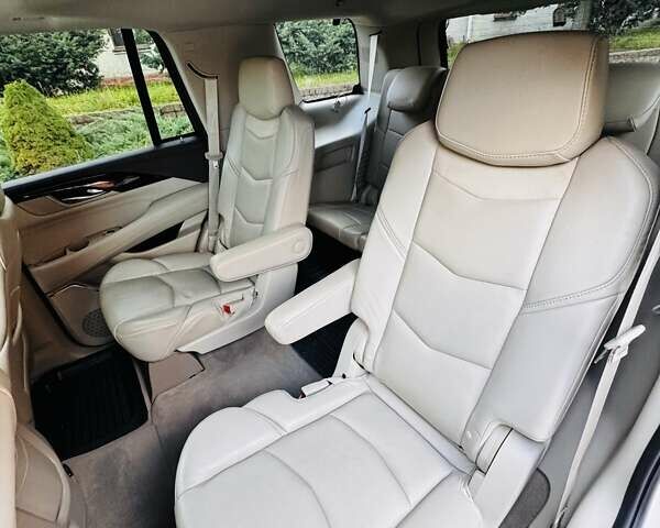 Белый Кадиллак Эскалейд, объемом двигателя 6.2 л и пробегом 197 тыс. км за 32999 $, фото 18 на Automoto.ua