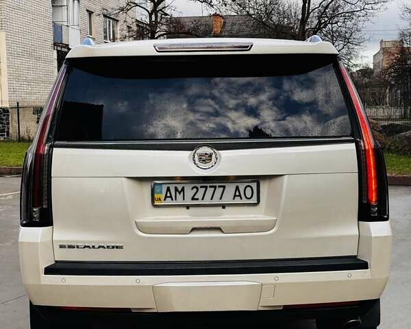 Белый Кадиллак Эскалейд, объемом двигателя 6.2 л и пробегом 197 тыс. км за 32999 $, фото 3 на Automoto.ua