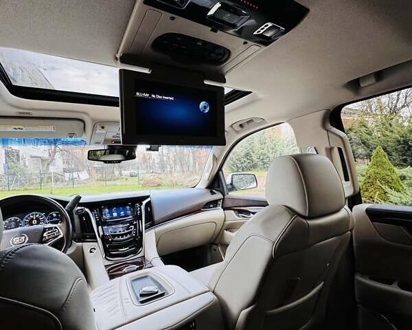 Белый Кадиллак Эскалейд, объемом двигателя 6.2 л и пробегом 197 тыс. км за 32999 $, фото 28 на Automoto.ua