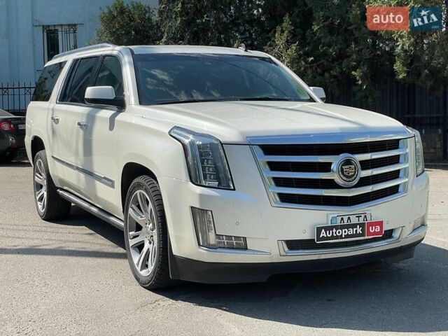 Белый Кадиллак Эскалейд, объемом двигателя 6.2 л и пробегом 120 тыс. км за 36740 $, фото 1 на Automoto.ua