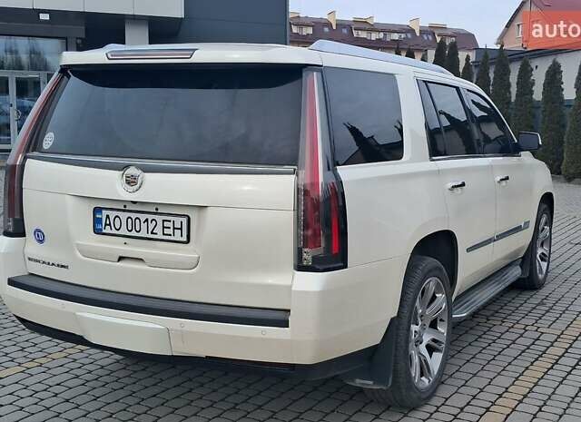 Білий Каділак Ескалейд, об'ємом двигуна 6.2 л та пробігом 142 тис. км за 46500 $, фото 12 на Automoto.ua