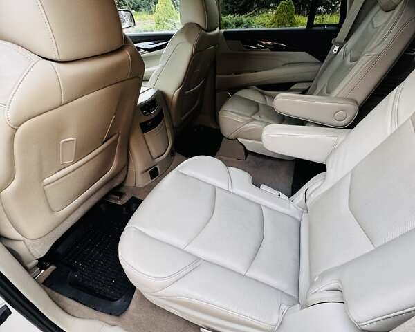 Белый Кадиллак Эскалейд, объемом двигателя 6.2 л и пробегом 197 тыс. км за 32999 $, фото 17 на Automoto.ua