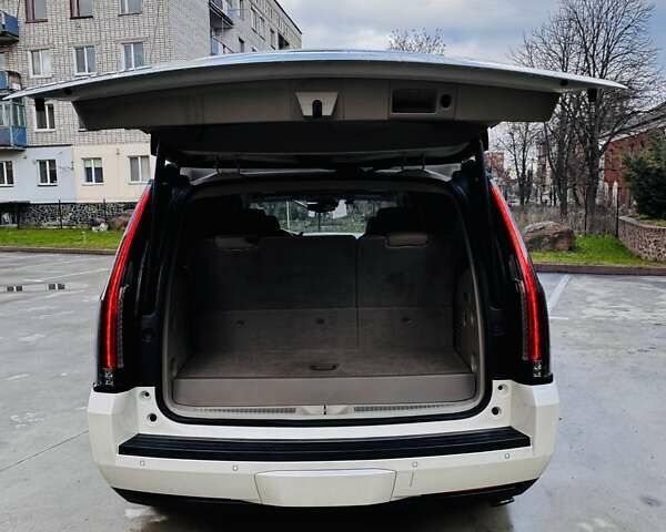 Белый Кадиллак Эскалейд, объемом двигателя 6.2 л и пробегом 197 тыс. км за 32999 $, фото 15 на Automoto.ua