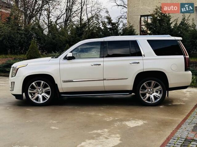 Белый Кадиллак Эскалейд, объемом двигателя 6.2 л и пробегом 197 тыс. км за 32999 $, фото 2 на Automoto.ua