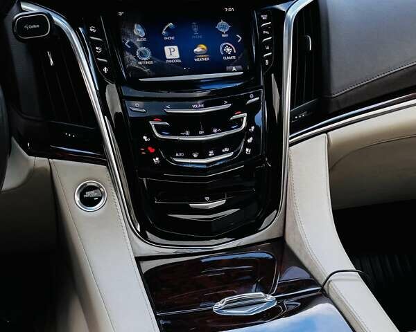 Белый Кадиллак Эскалейд, объемом двигателя 6.2 л и пробегом 197 тыс. км за 32999 $, фото 25 на Automoto.ua