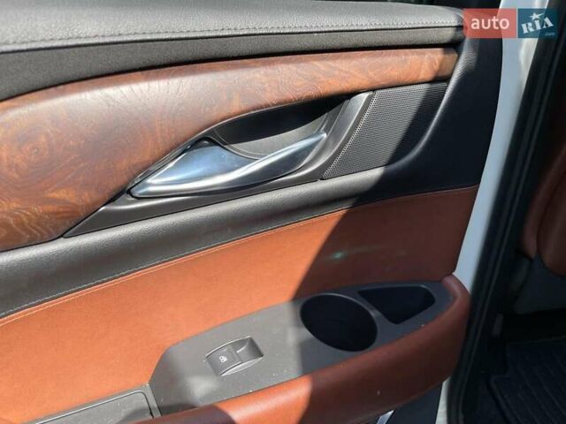 Белый Кадиллак Эскалейд, объемом двигателя 6.2 л и пробегом 120 тыс. км за 36740 $, фото 19 на Automoto.ua