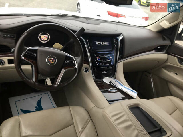 Белый Кадиллак Эскалейд, объемом двигателя 6.2 л и пробегом 197 тыс. км за 32999 $, фото 44 на Automoto.ua