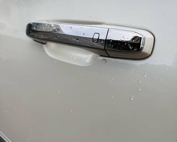 Белый Кадиллак Эскалейд, объемом двигателя 6.2 л и пробегом 197 тыс. км за 32999 $, фото 26 на Automoto.ua