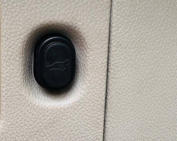 Белый Кадиллак Эскалейд, объемом двигателя 6.2 л и пробегом 197 тыс. км за 32999 $, фото 14 на Automoto.ua