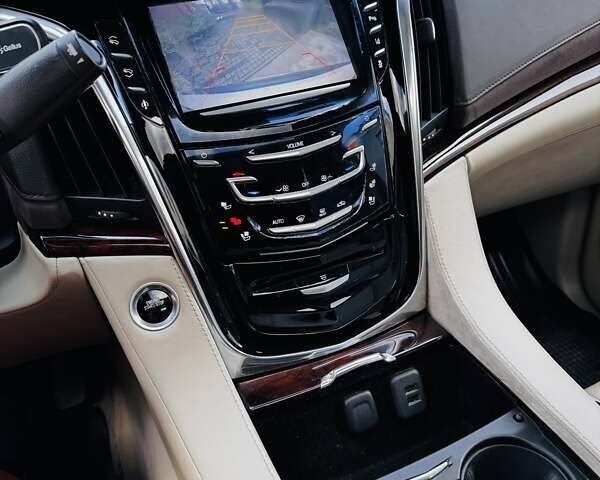 Белый Кадиллак Эскалейд, объемом двигателя 6.2 л и пробегом 197 тыс. км за 32999 $, фото 33 на Automoto.ua