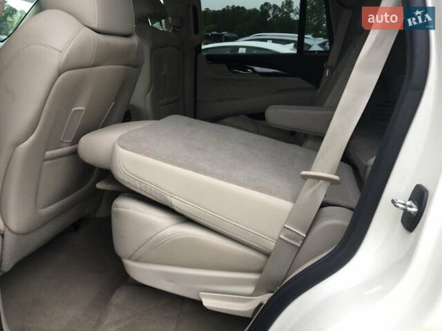 Белый Кадиллак Эскалейд, объемом двигателя 6.2 л и пробегом 197 тыс. км за 32999 $, фото 46 на Automoto.ua